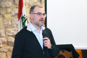 ” القيمة قبل الكسب: رحلة في أخلاق العمل والإقتصاد “